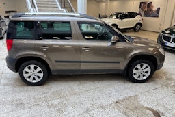 ruskea (beige) Skoda Yeti 2012 kuva 9.