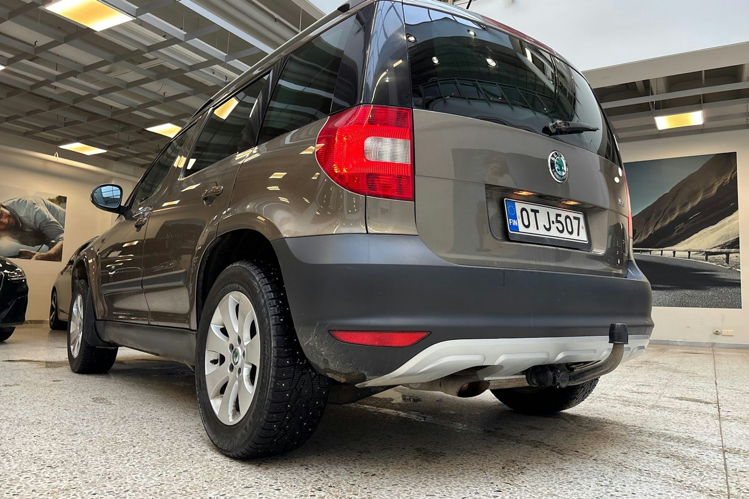 ruskea (beige) Skoda Yeti 2012 kuva 10.