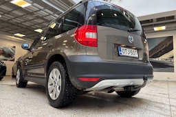 ruskea (beige) Skoda Yeti 2012 kuva 10.