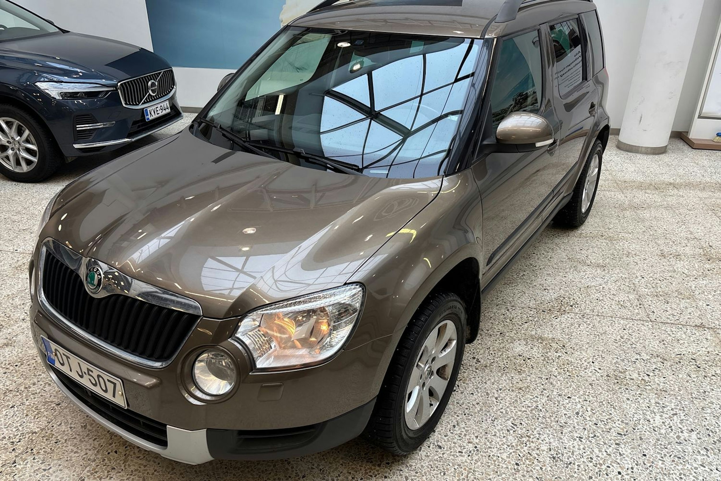 ruskea (beige) Skoda Yeti 2012 kuva 12.