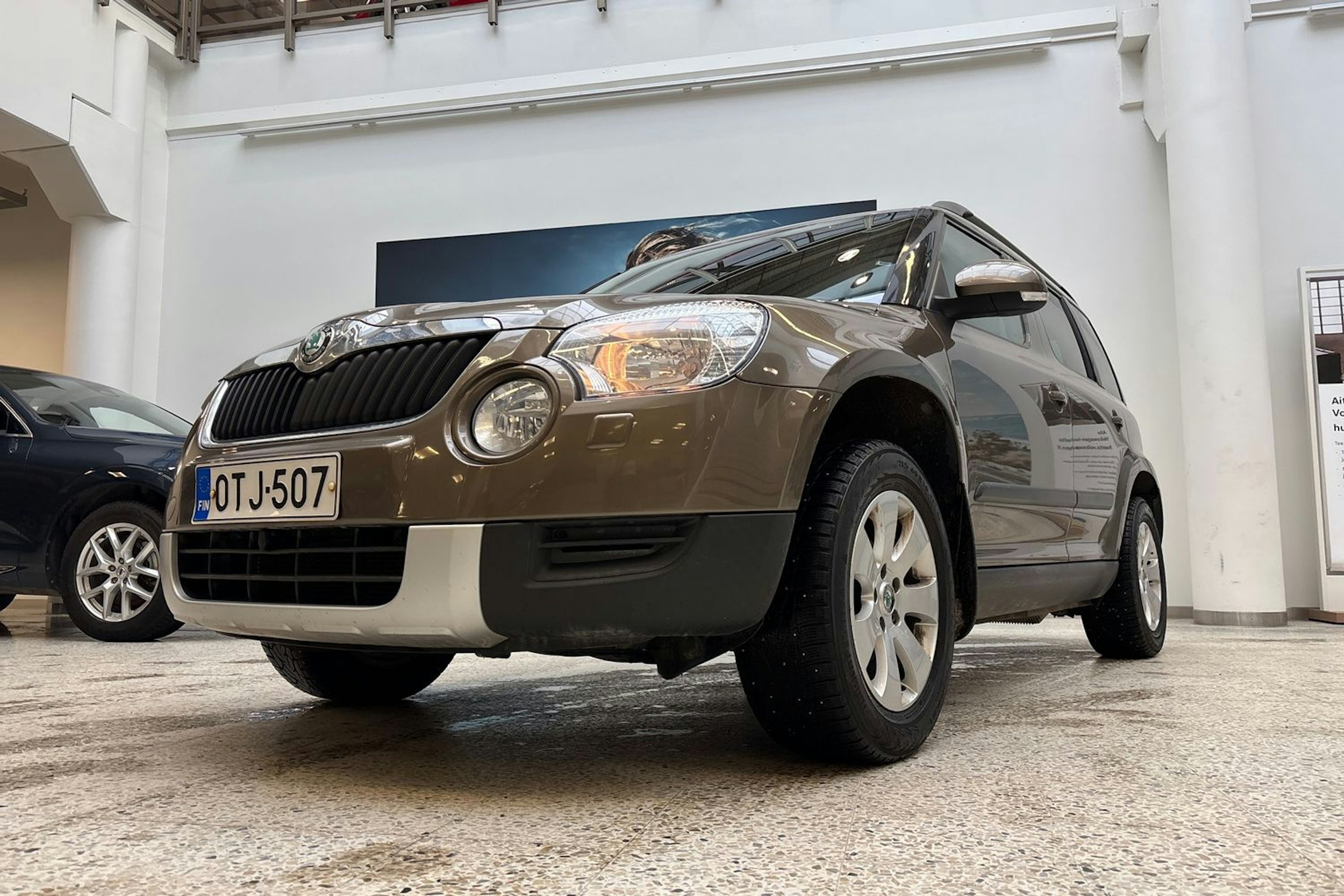 ruskea (beige) Skoda Yeti 2012 kuva 13.