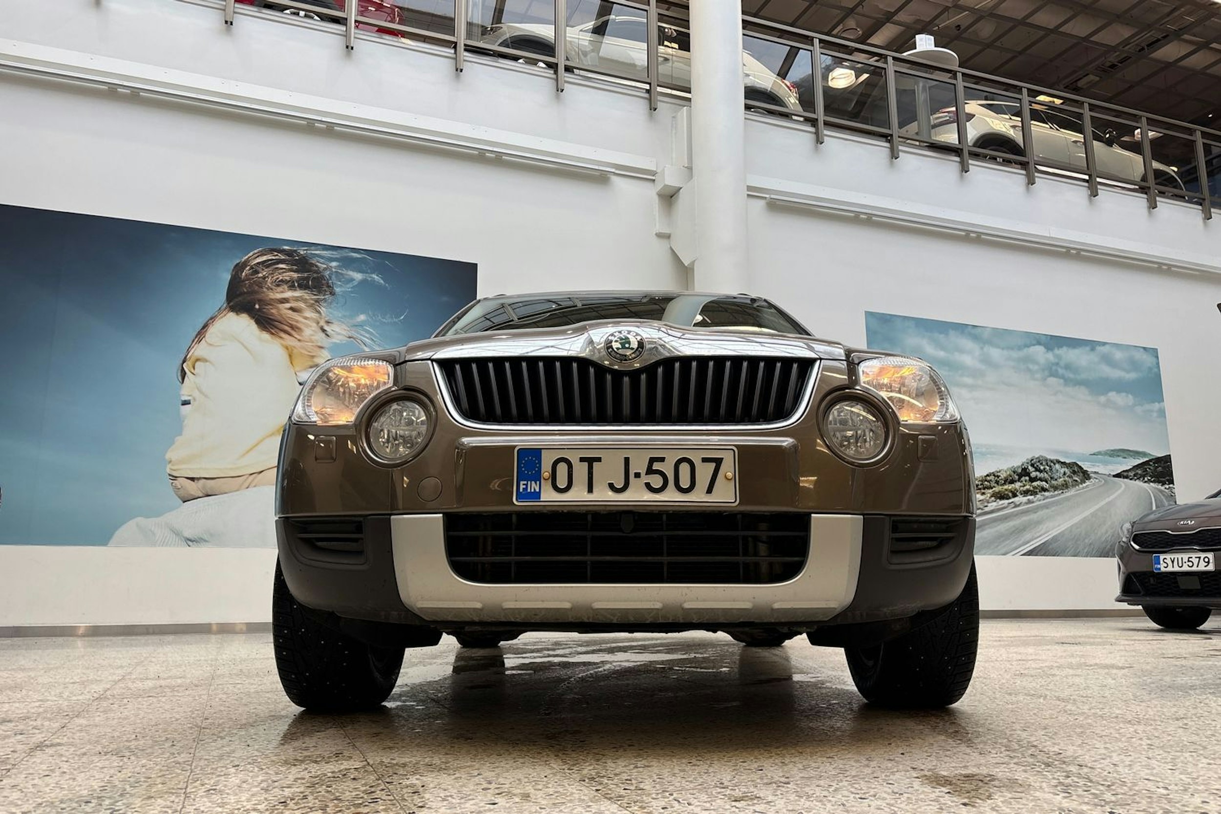 ruskea (beige) Skoda Yeti 2012 kuva 14.