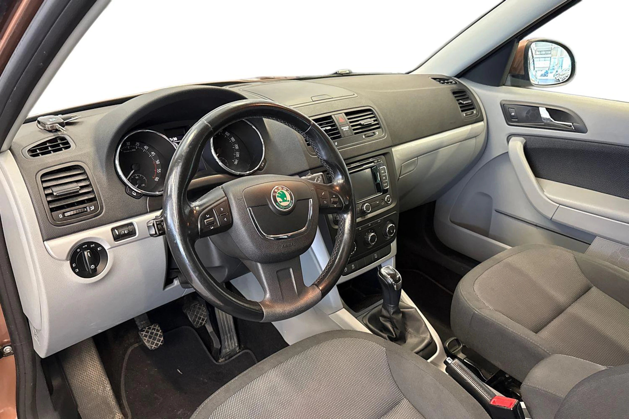 Oranssi Skoda Yeti 2012 kuva 6.