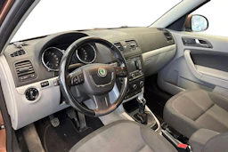 Oranssi Skoda Yeti 2012 kuva 6.