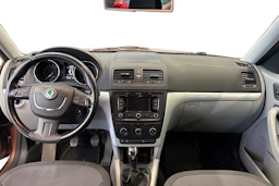 Oranssi Skoda Yeti 2012 kuva 7.
