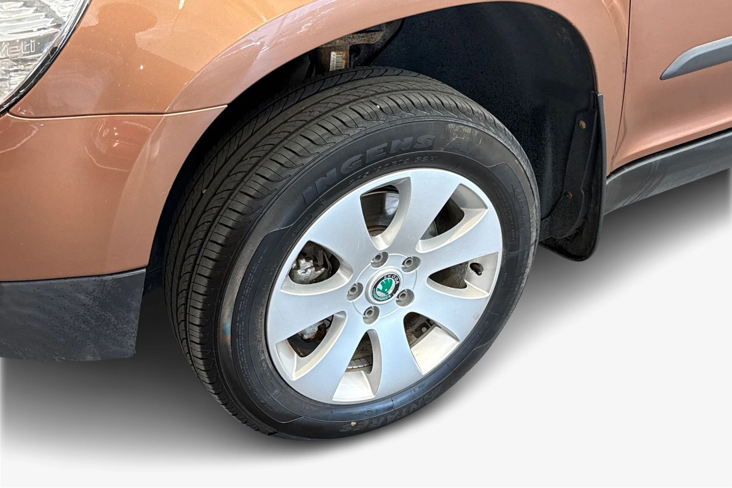 Oranssi Skoda Yeti 2012 kuva 9.