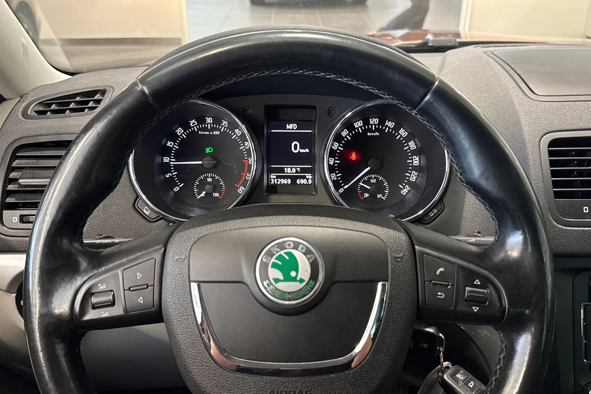 Oranssi Skoda Yeti 2012 kuva 12.