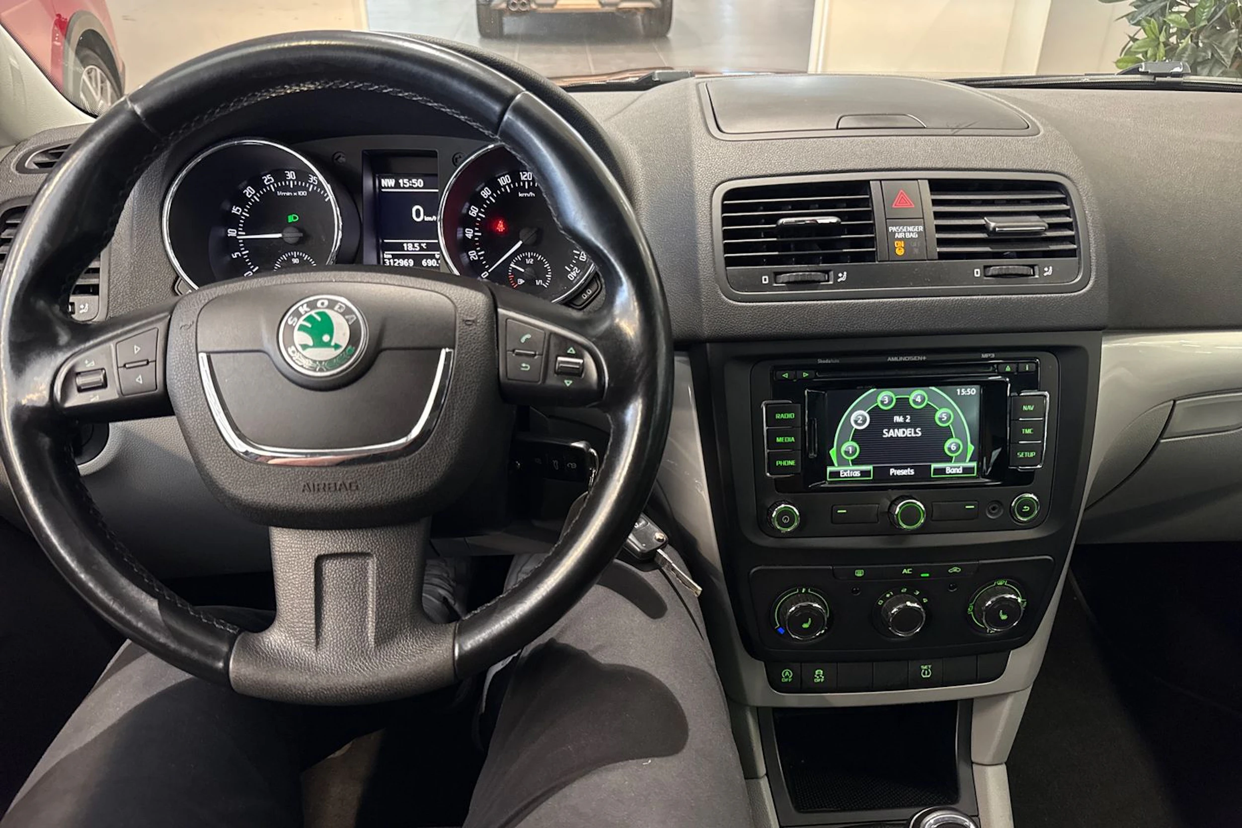 Oranssi Skoda Yeti 2012 kuva 13.