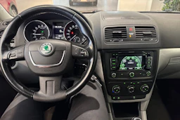 Oranssi Skoda Yeti 2012 kuva 13.