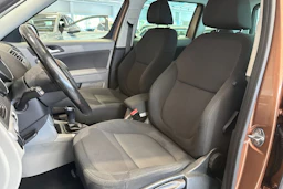 Oranssi Skoda Yeti 2012 kuva 16.
