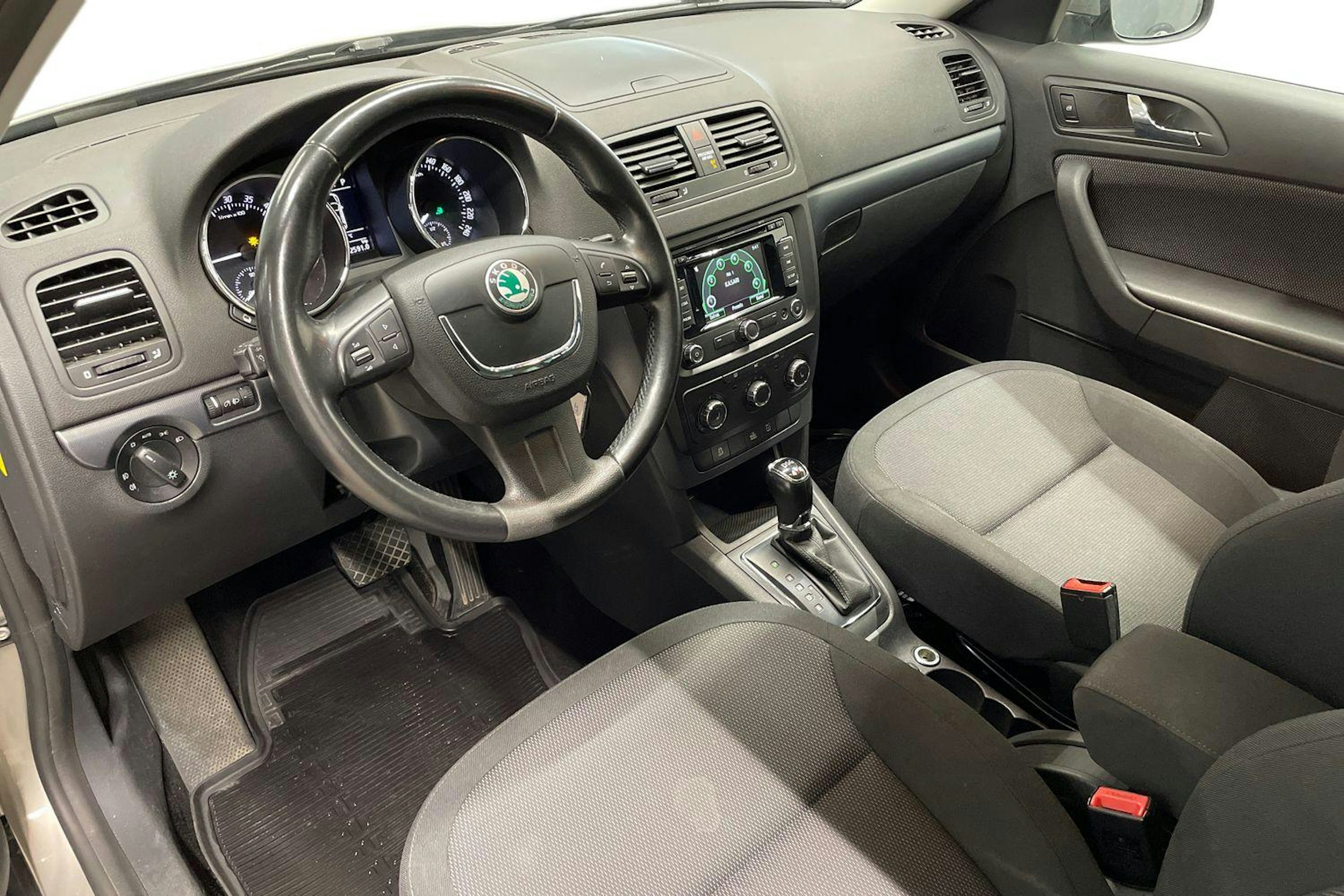 ruskea (beige) Skoda Yeti 2013 kuva 7.