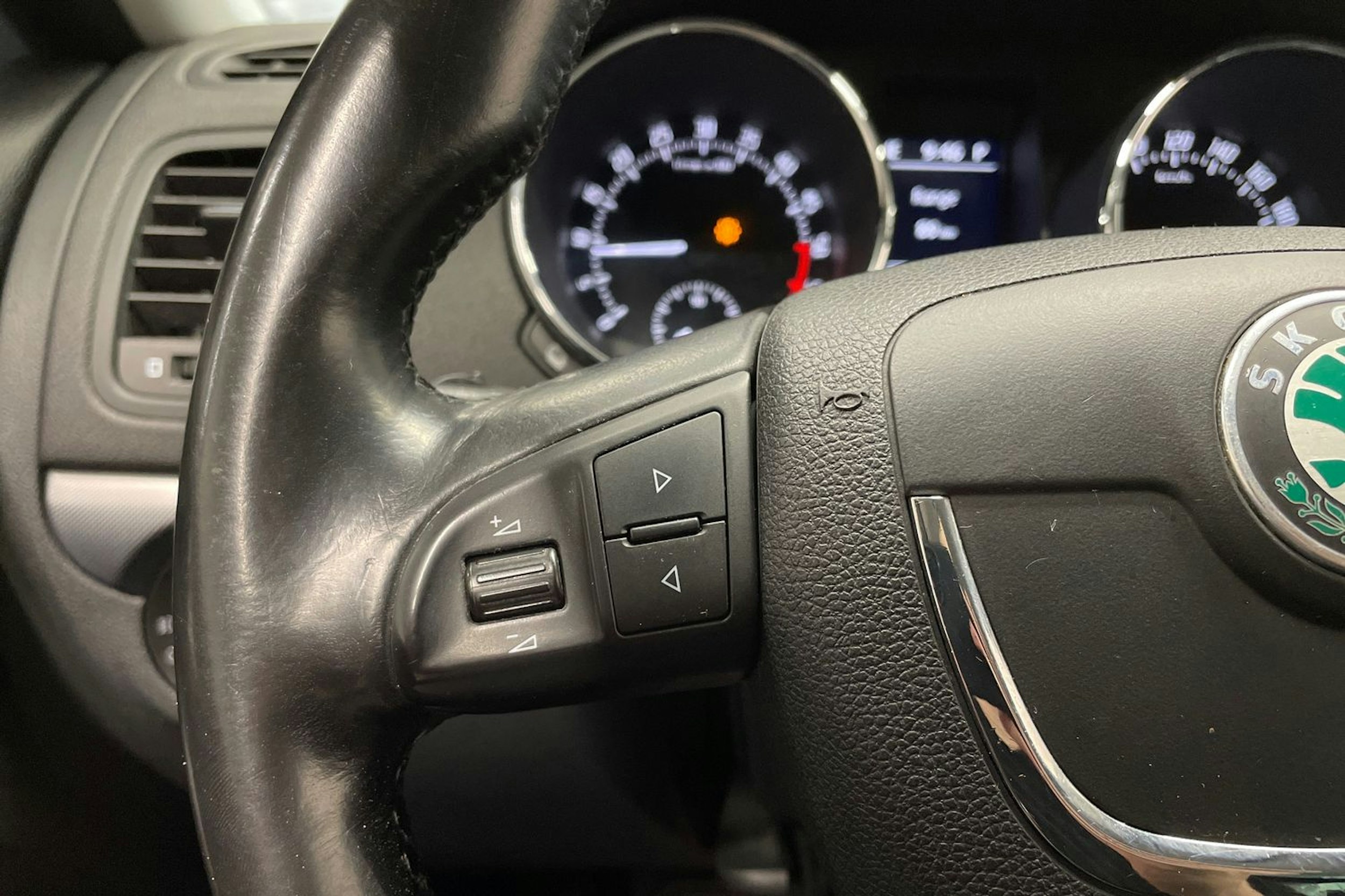 ruskea (beige) Skoda Yeti 2013 kuva 21.