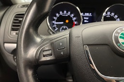 ruskea (beige) Skoda Yeti 2013 kuva 21.