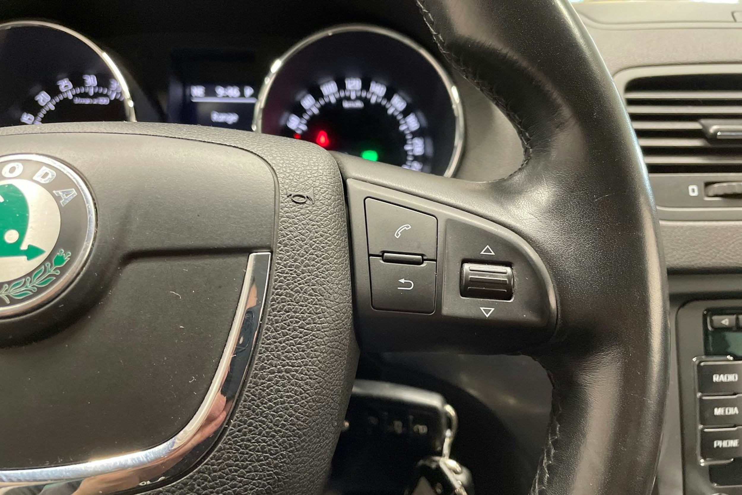 ruskea (beige) Skoda Yeti 2013 kuva 22.