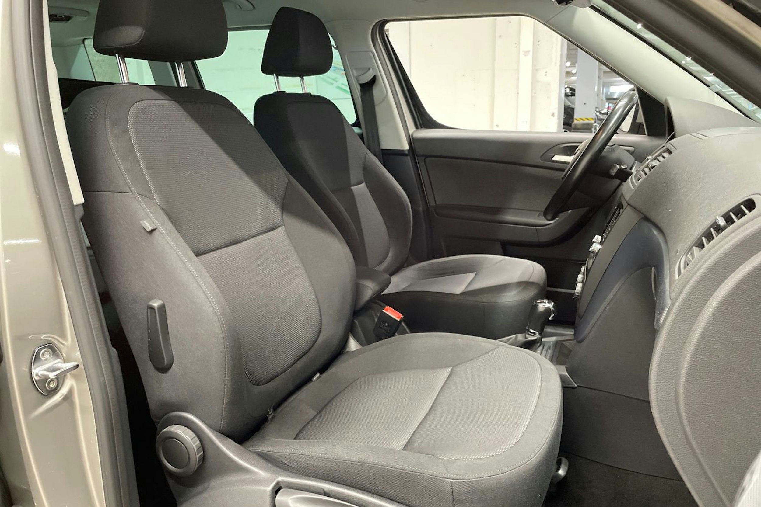 ruskea (beige) Skoda Yeti 2013 kuva 24.