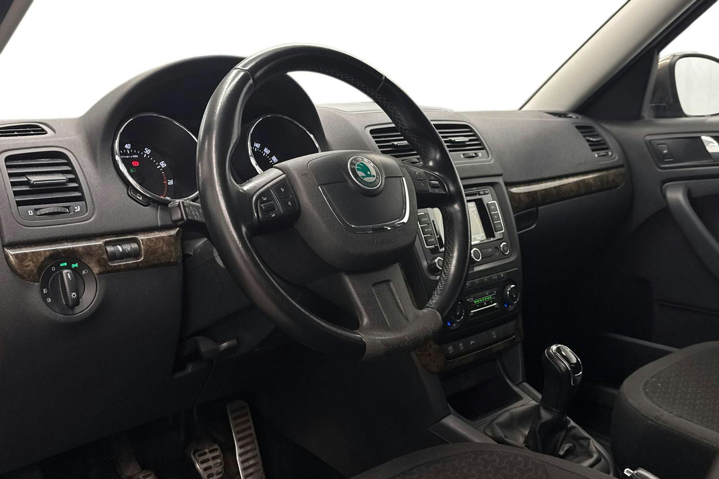 ruskea (beige) Skoda Yeti 2013 kuva 7.
