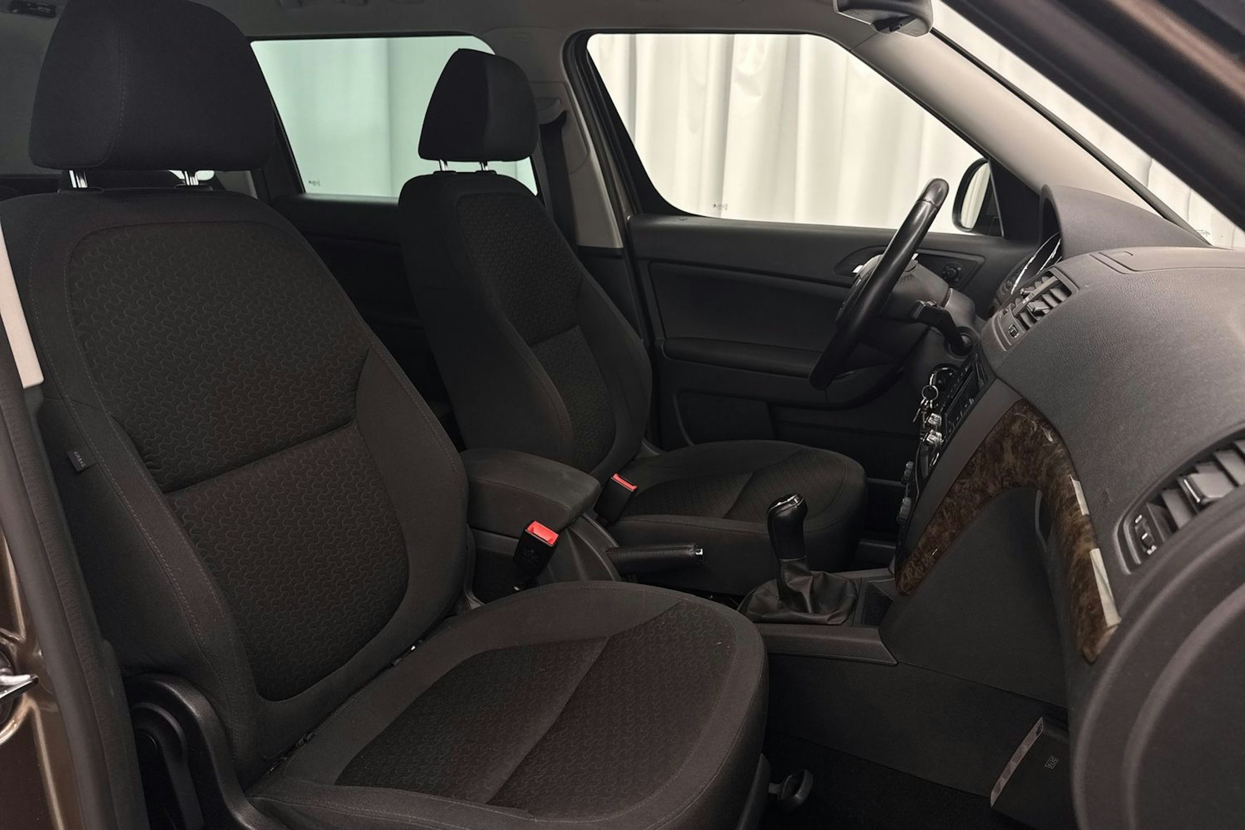 ruskea (beige) Skoda Yeti 2013 kuva 13.