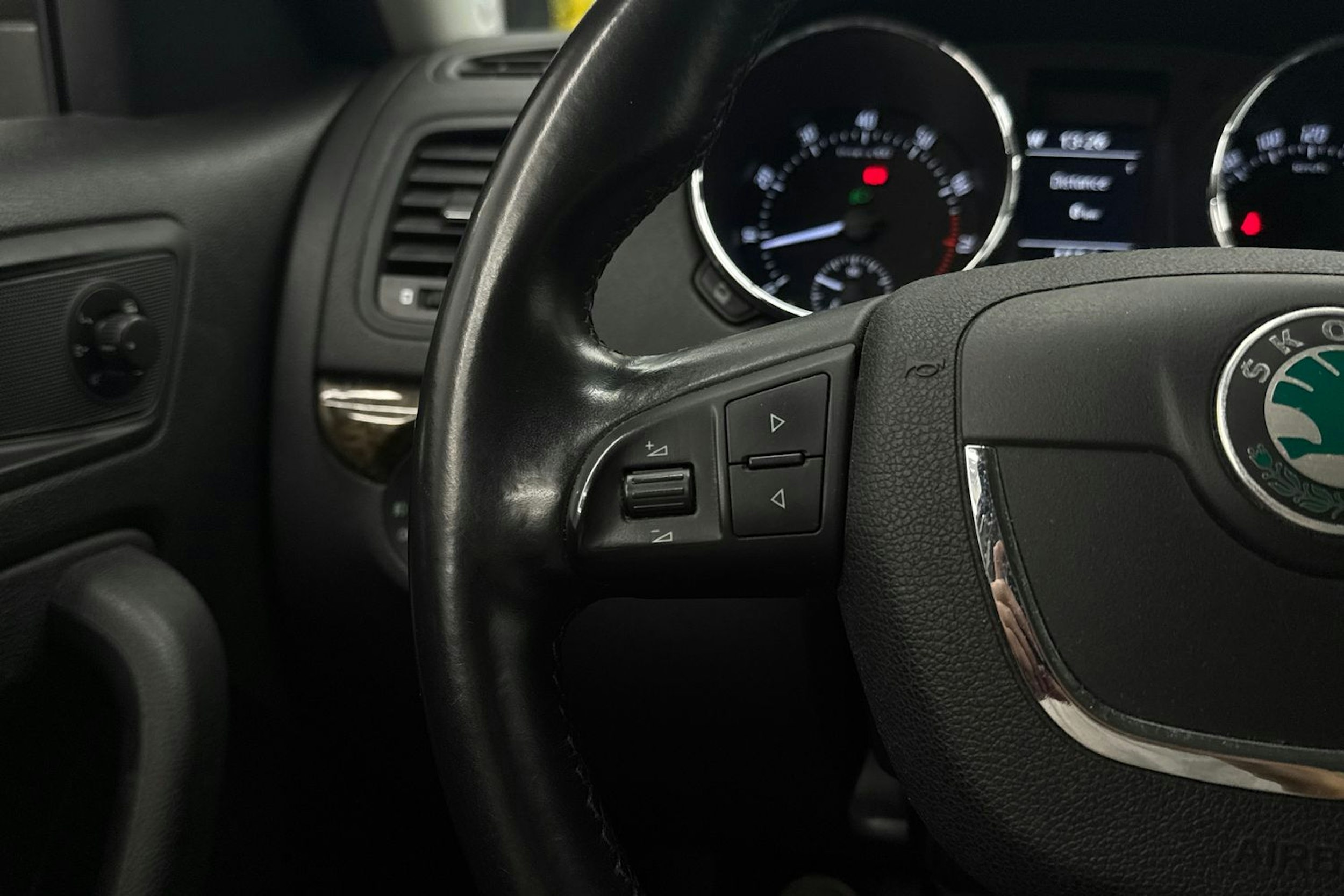 ruskea (beige) Skoda Yeti 2013 kuva 15.