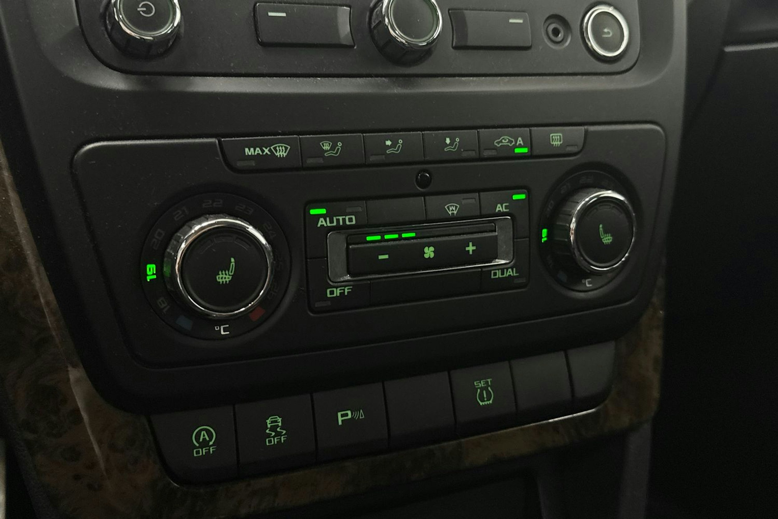ruskea (beige) Skoda Yeti 2013 kuva 23.