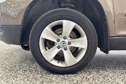 ruskea (beige) Skoda Yeti 2013 kuva 33.