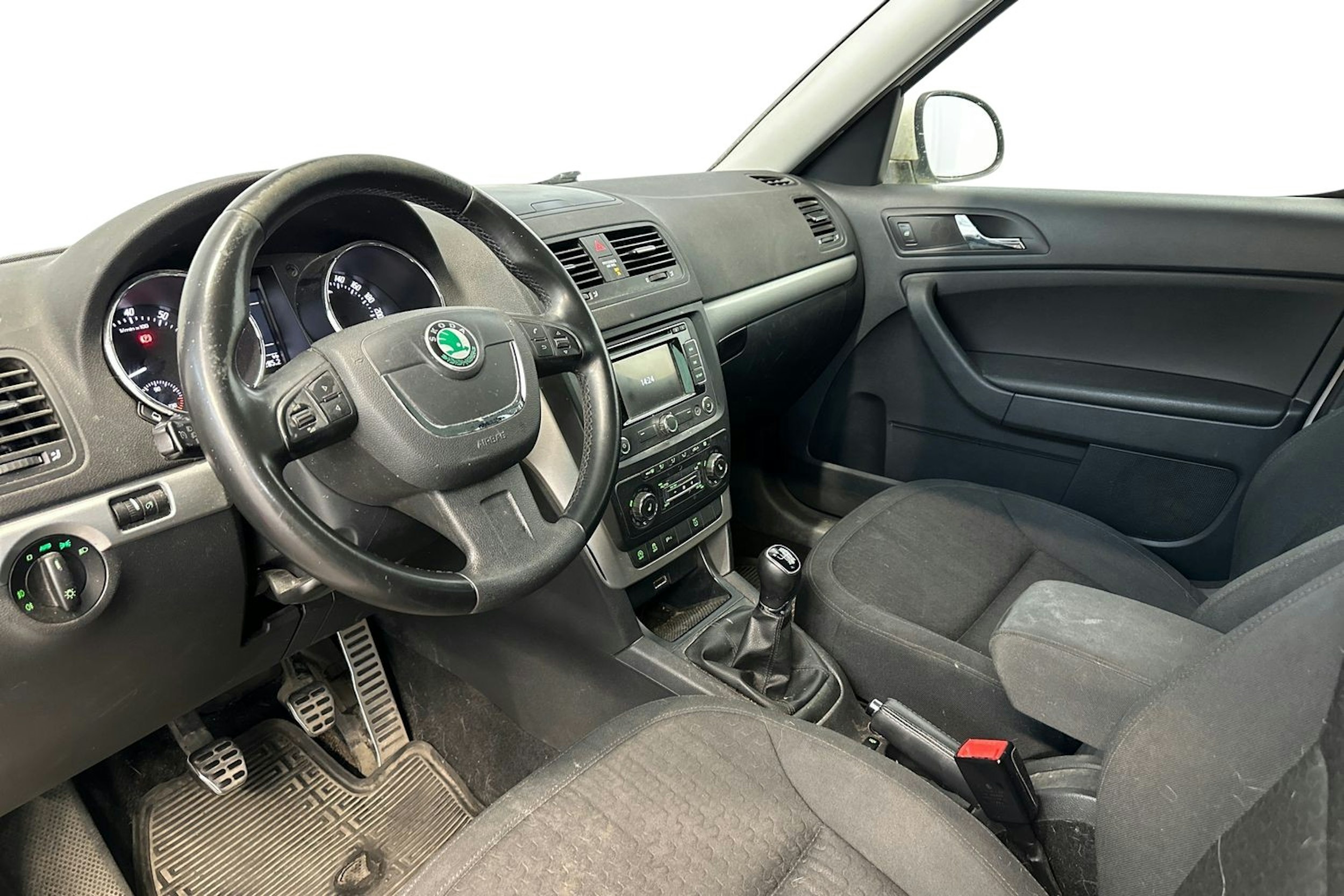 Valkoinen Skoda Yeti 2013 kuva 7.
