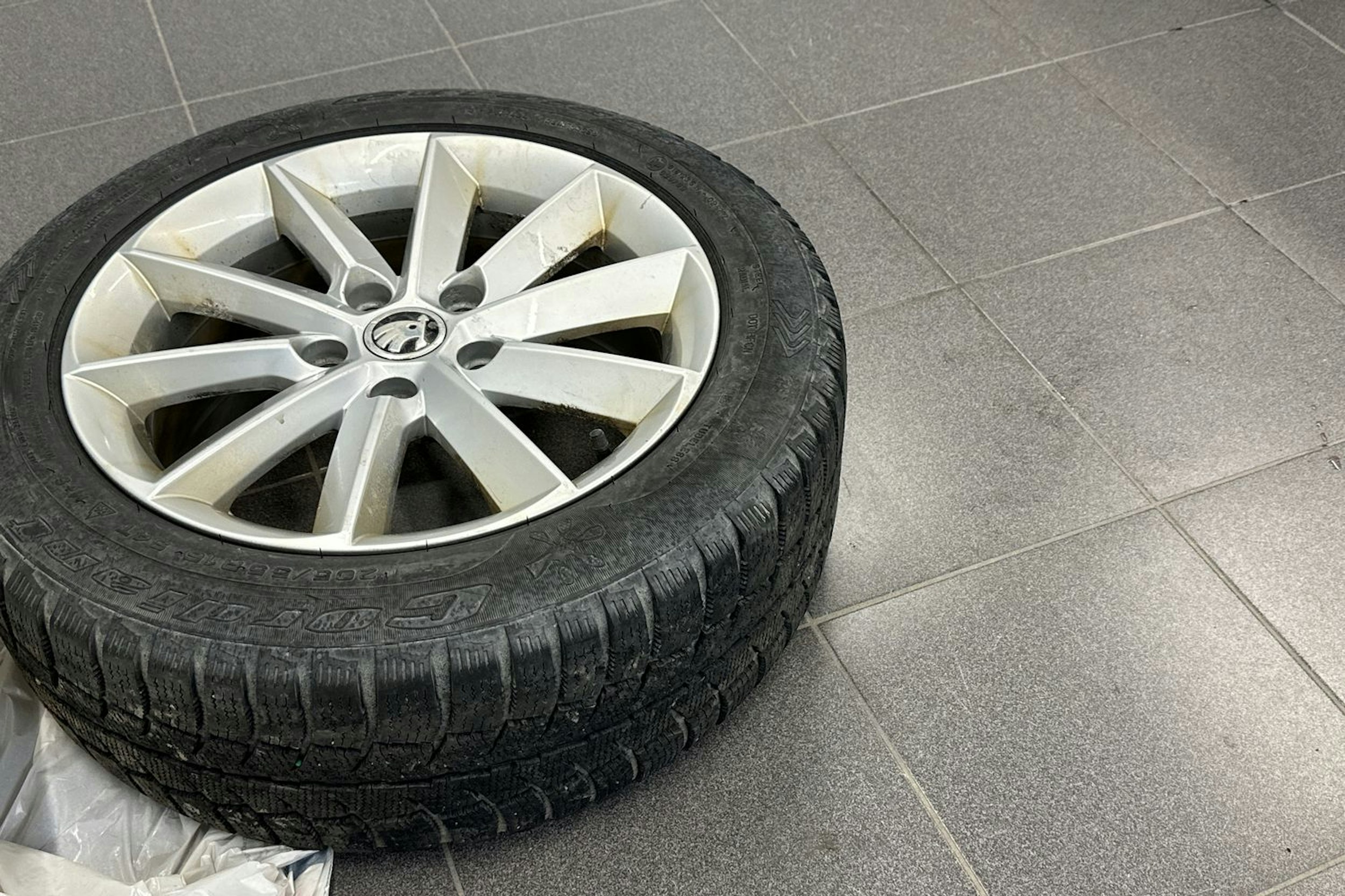 Valkoinen Skoda Yeti 2013 kuva 14.
