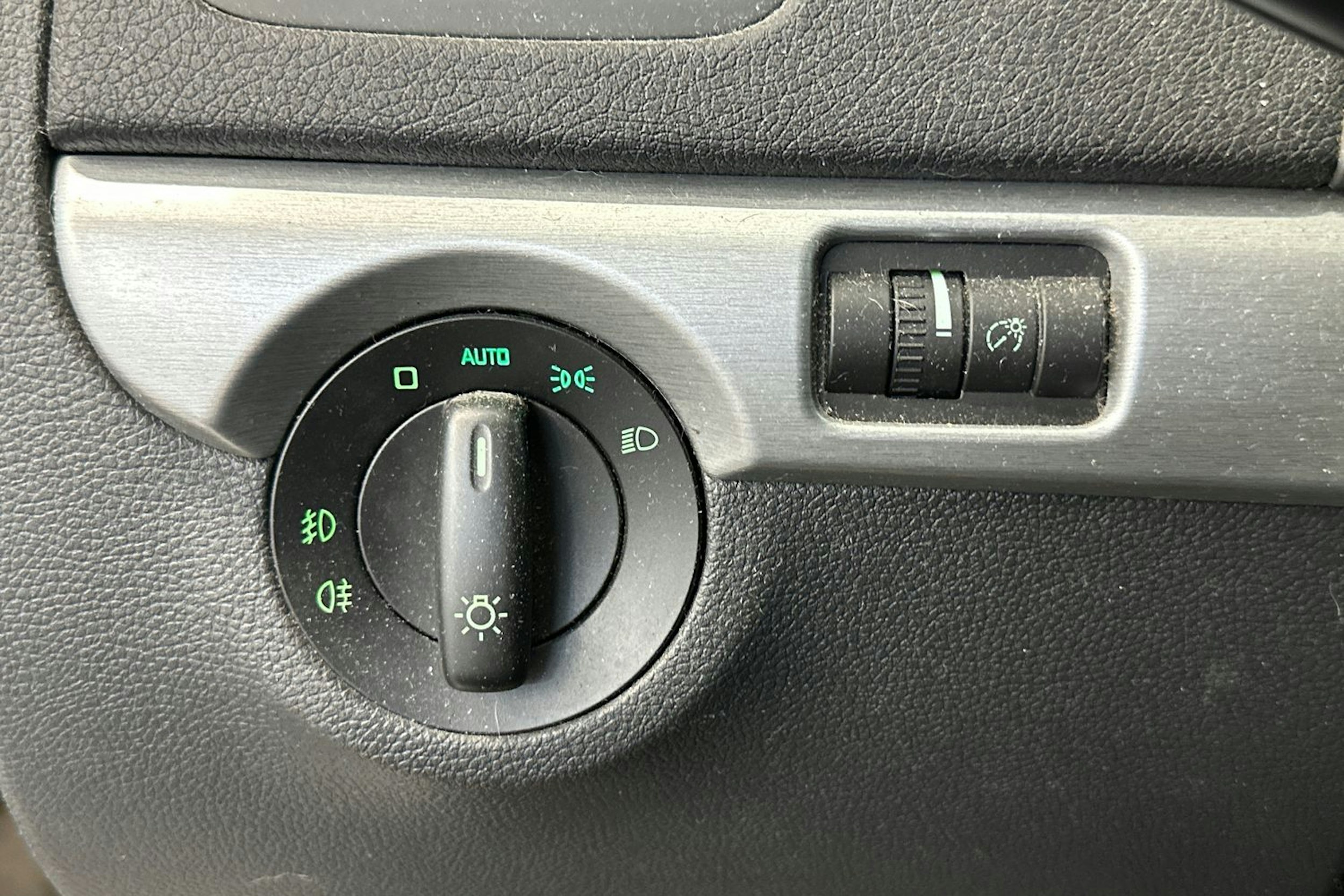 Valkoinen Skoda Yeti 2013 kuva 16.
