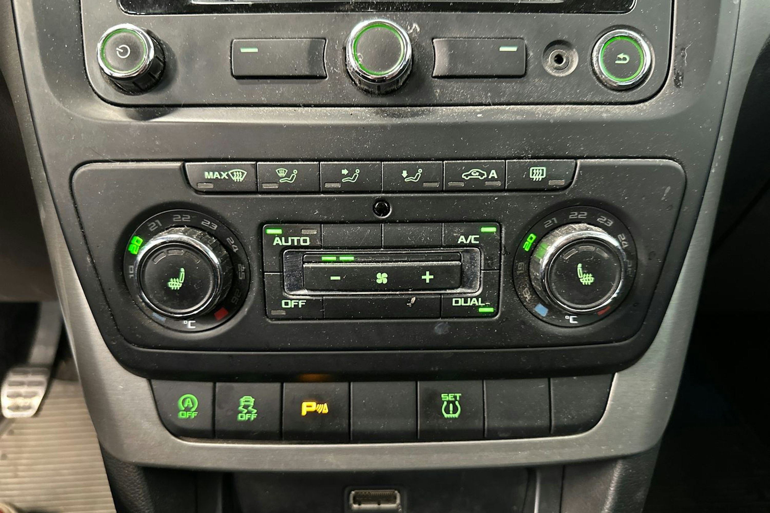 Valkoinen Skoda Yeti 2013 kuva 22.