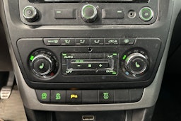 Valkoinen Skoda Yeti 2013 kuva 22.
