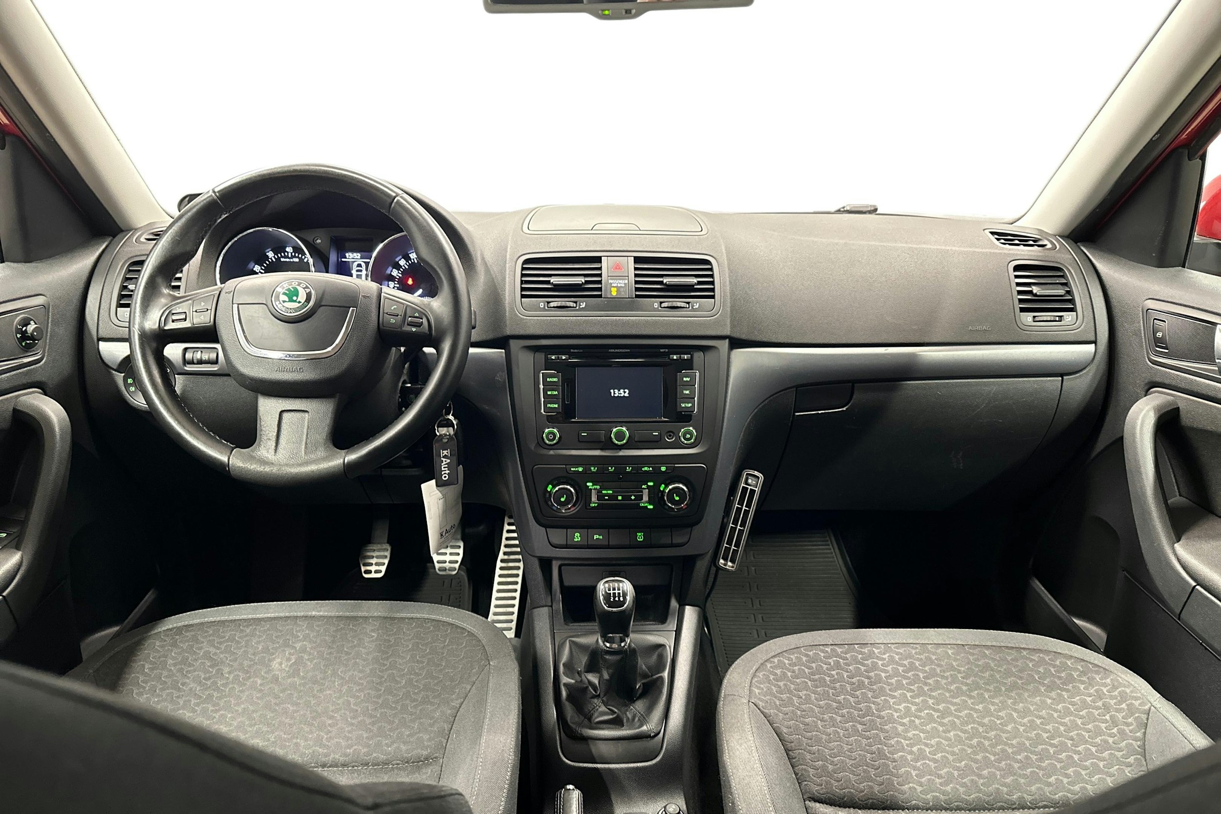 punainen Skoda Yeti 2014 kuva 9.