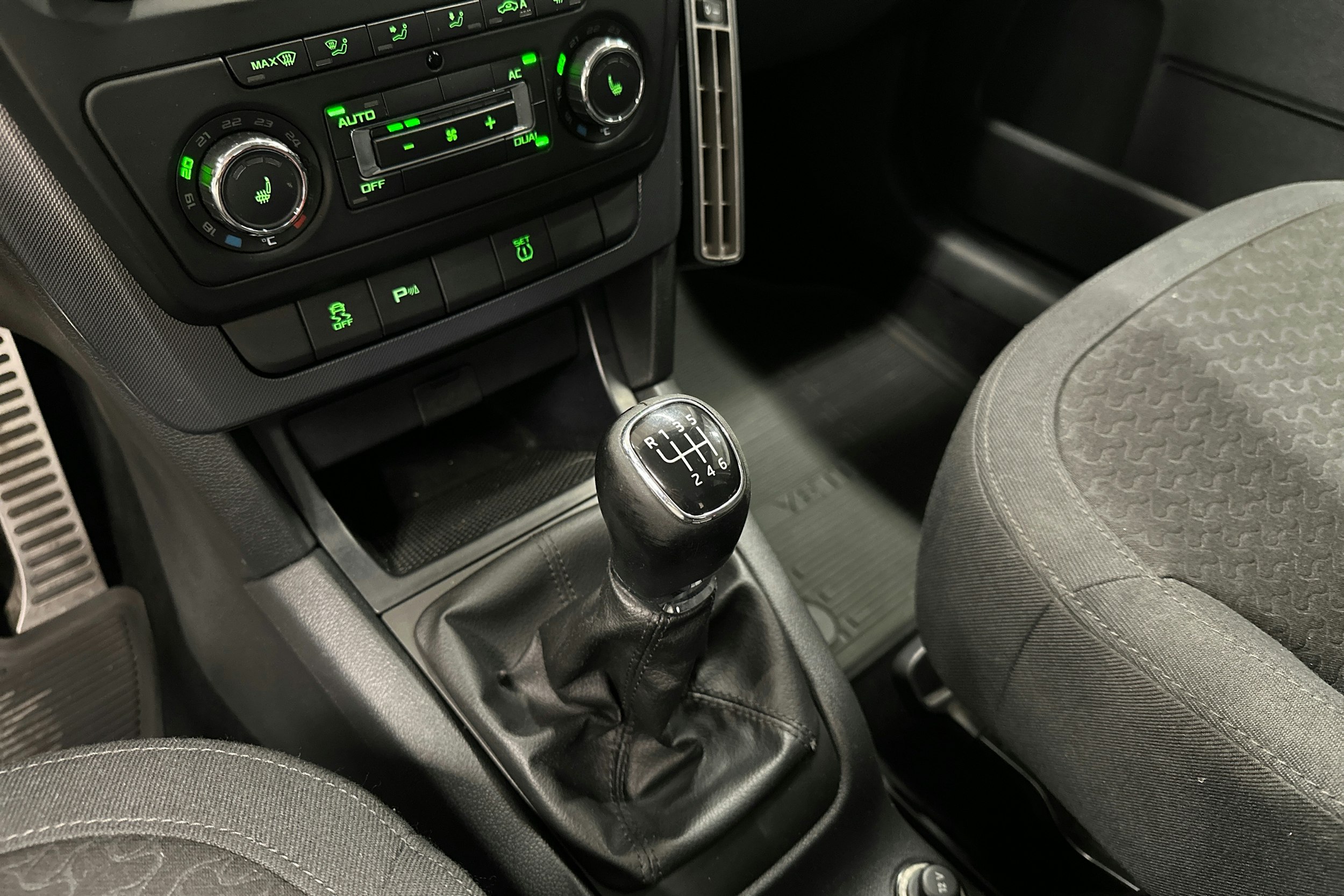 punainen Skoda Yeti 2014 kuva 16.