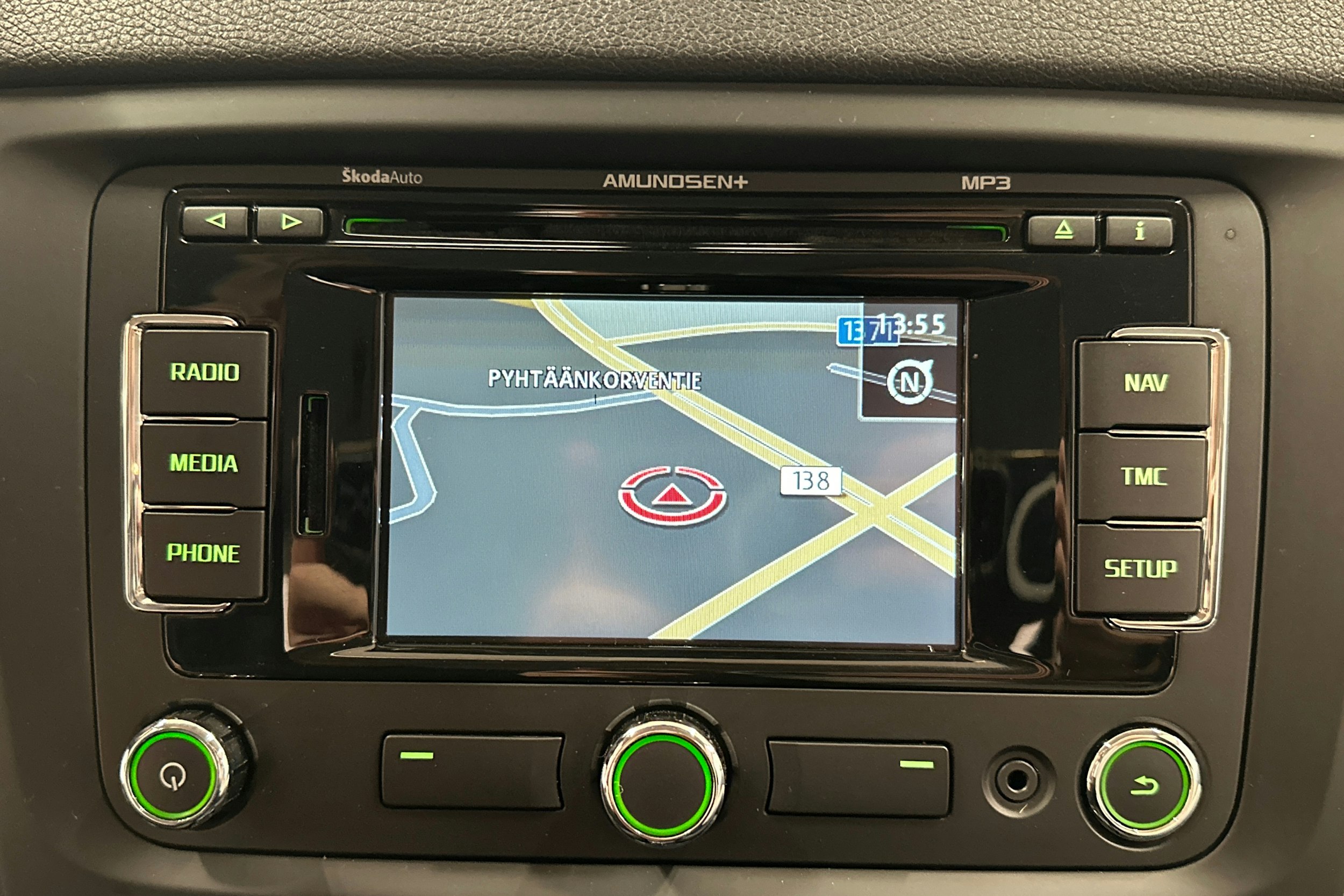 punainen Skoda Yeti 2014 kuva 19.