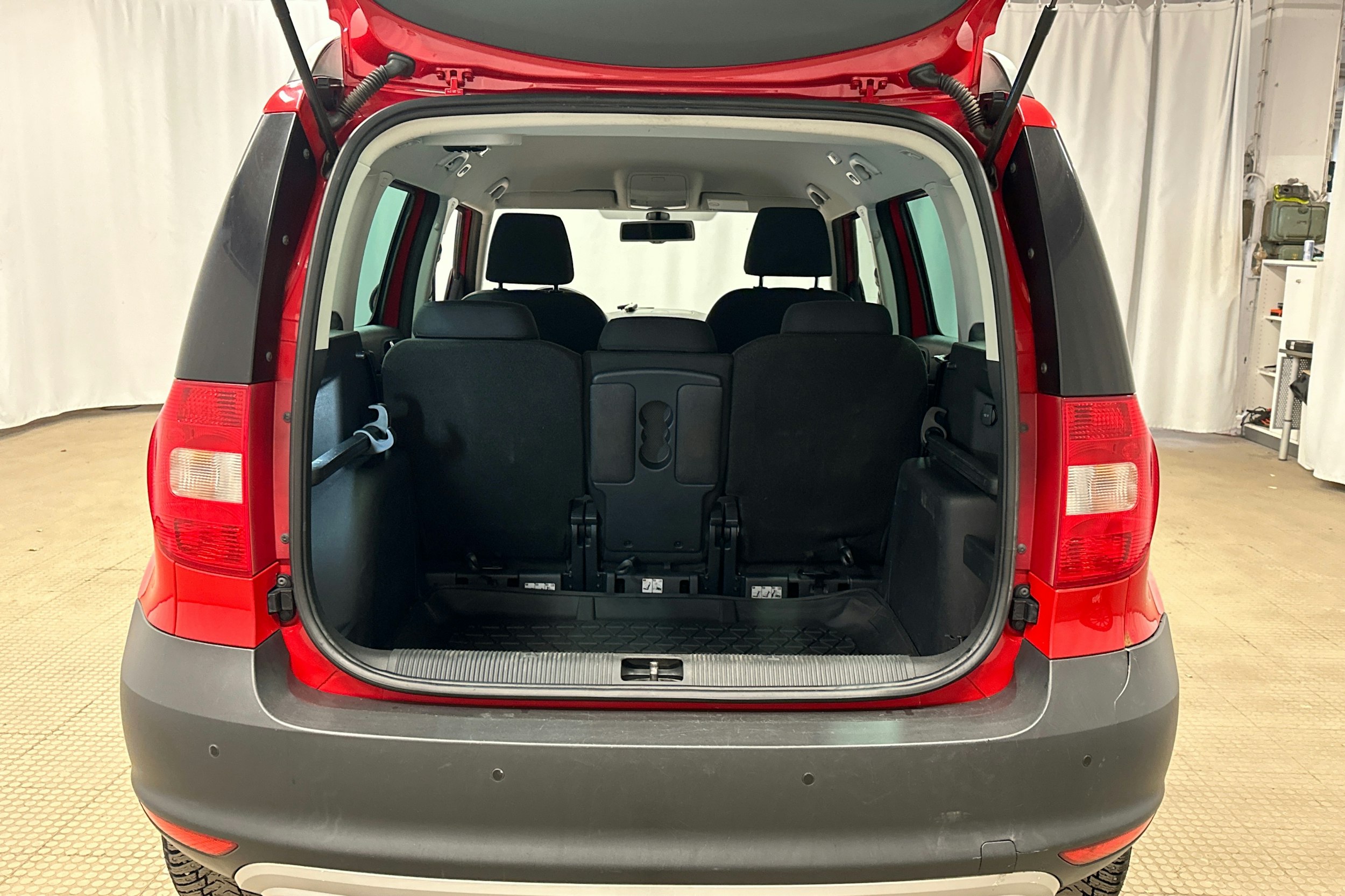 punainen Skoda Yeti 2014 kuva 22.