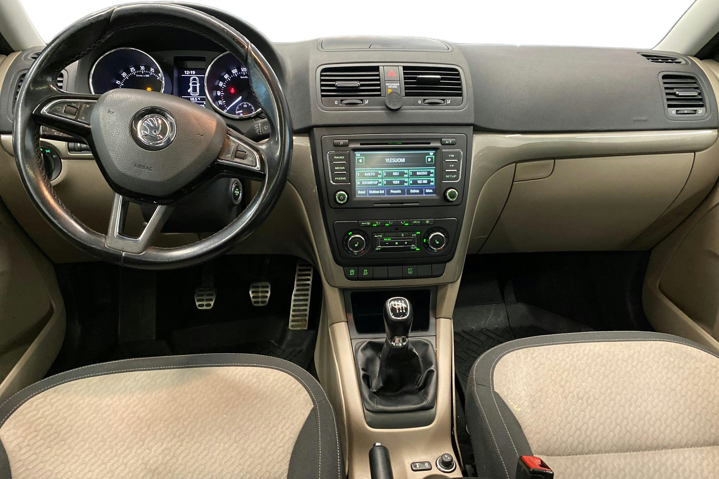 ruskea (beige) Skoda Yeti 2014 kuva 9.