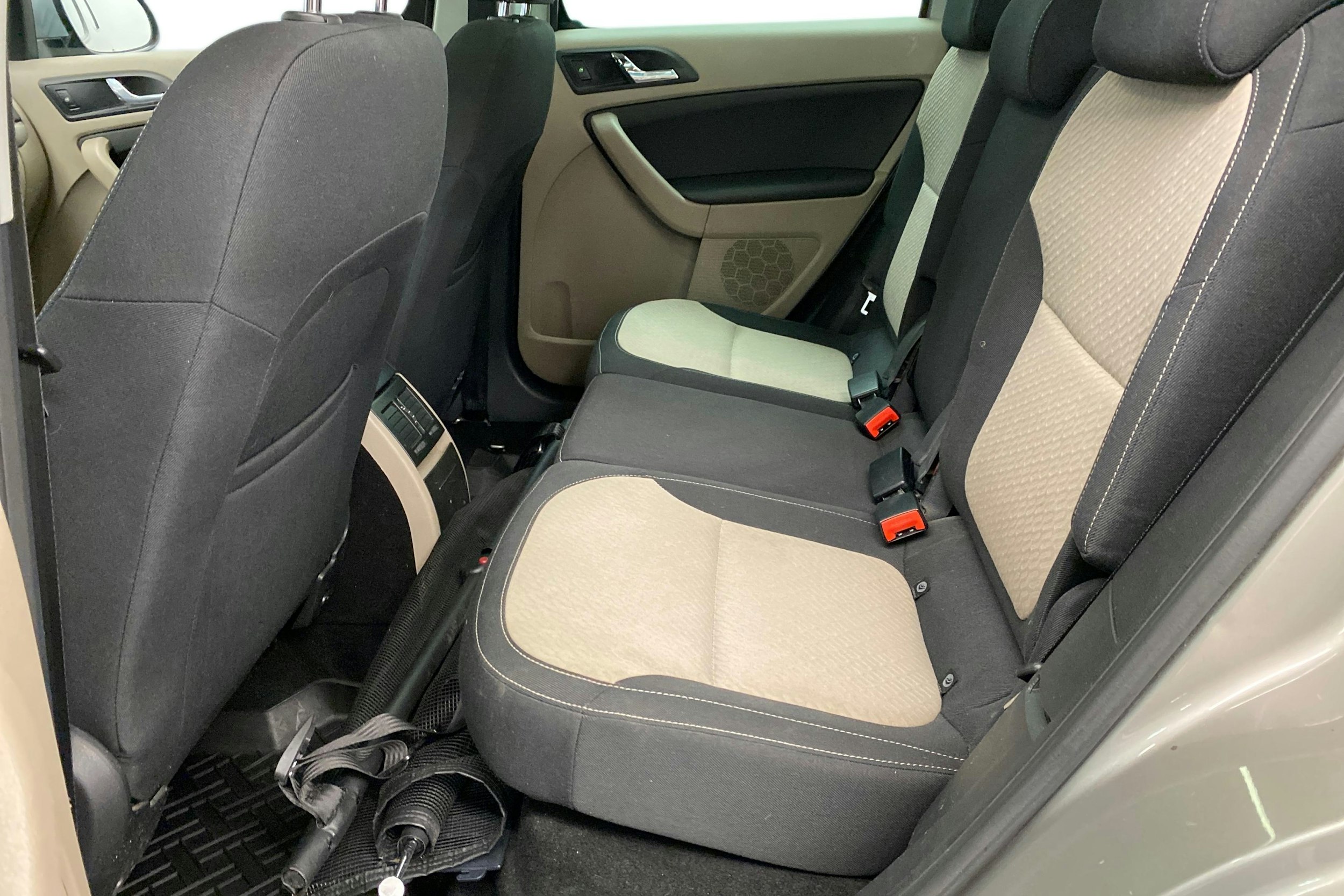 ruskea (beige) Skoda Yeti 2014 kuva 10.