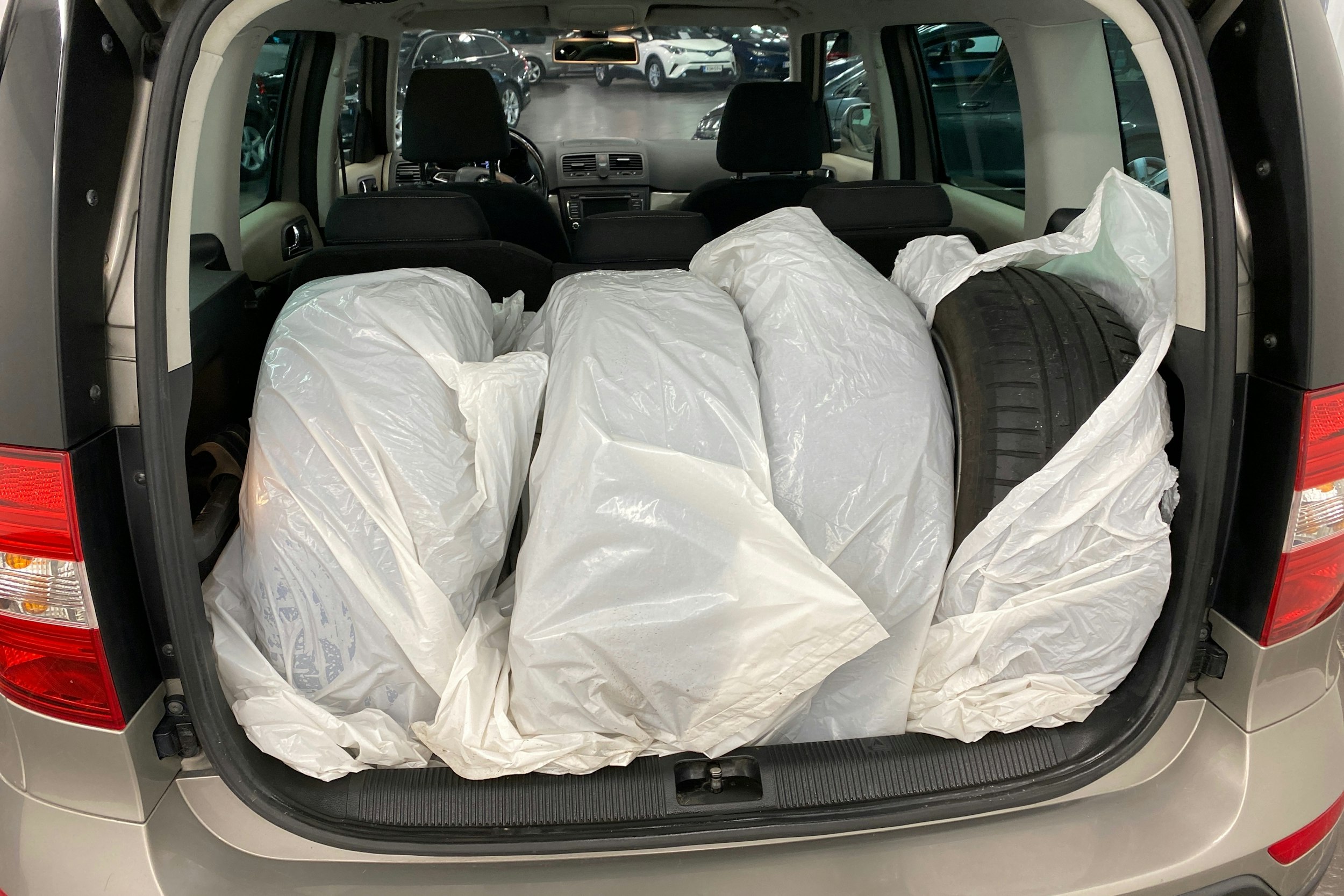 ruskea (beige) Skoda Yeti 2014 kuva 14.