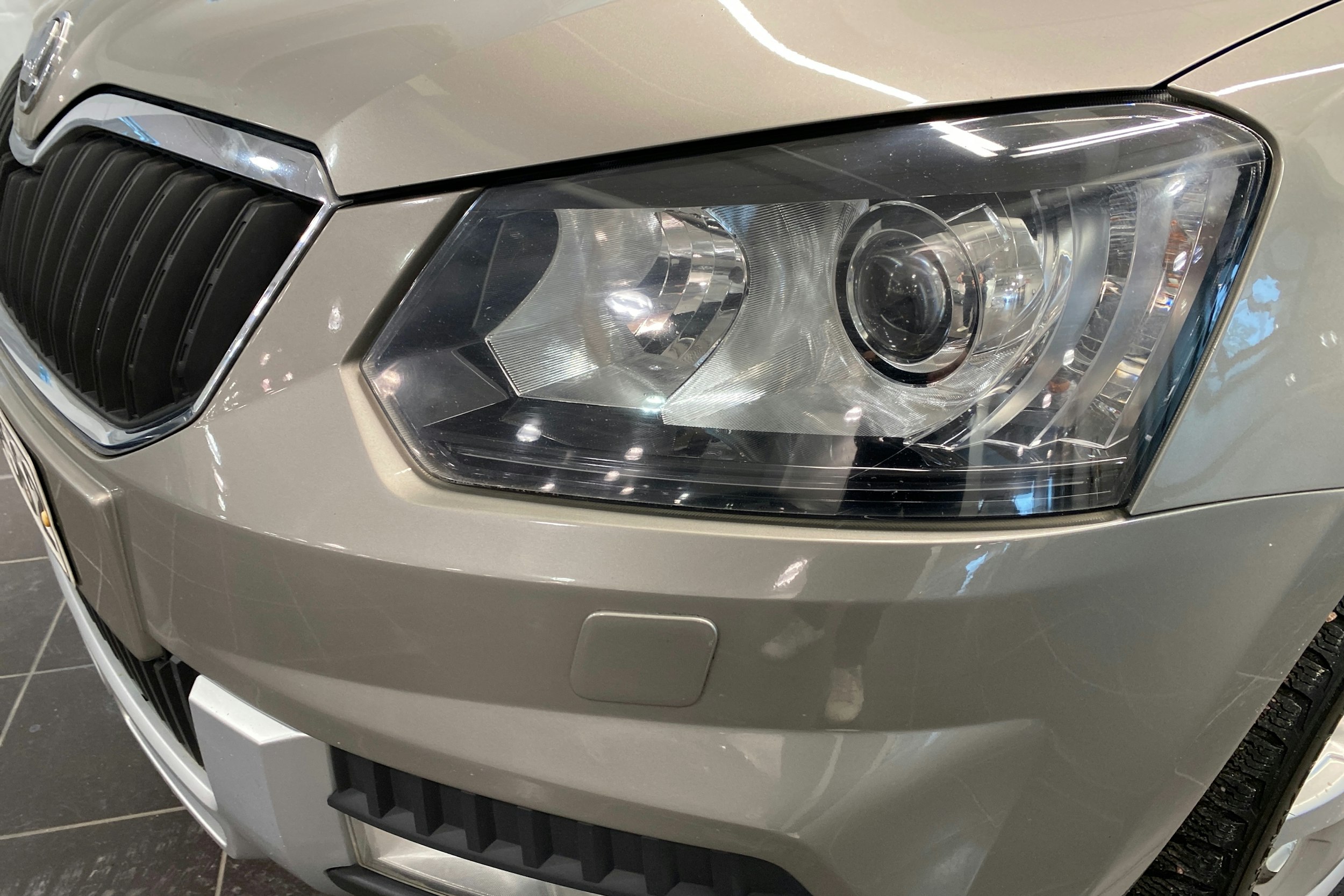 ruskea (beige) Skoda Yeti 2014 kuva 18.