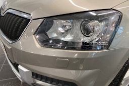 ruskea (beige) Skoda Yeti 2014 kuva 18.