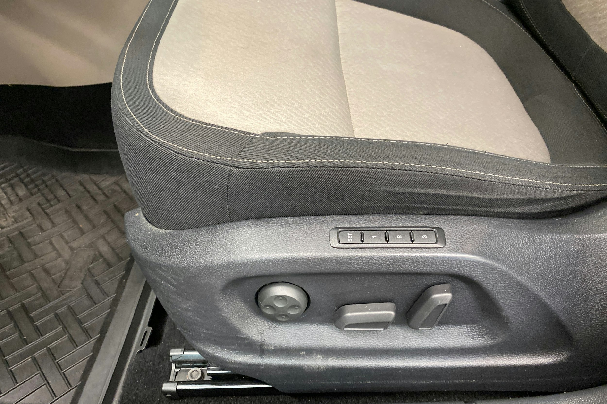 ruskea (beige) Skoda Yeti 2014 kuva 19.