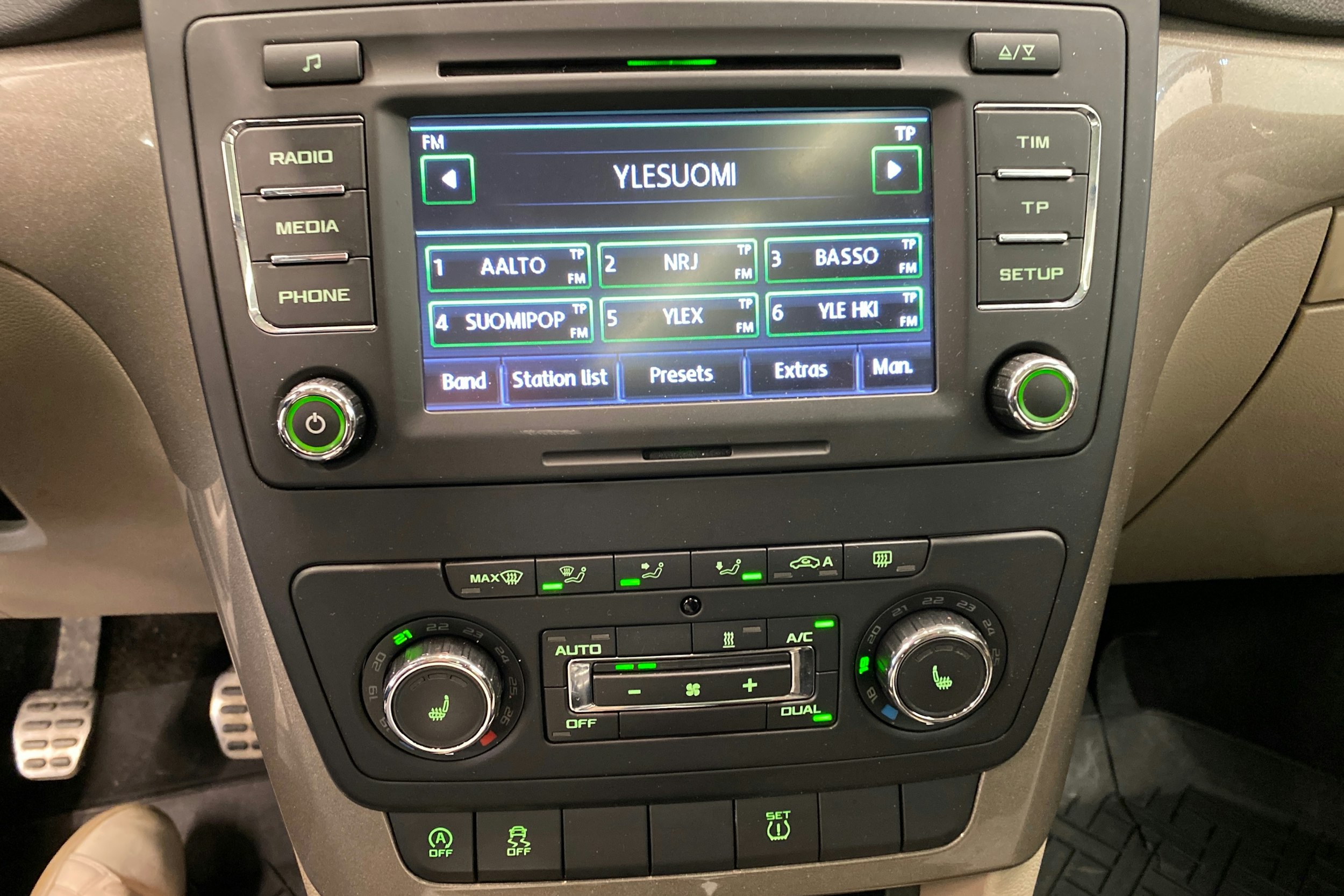 ruskea (beige) Skoda Yeti 2014 kuva 22.