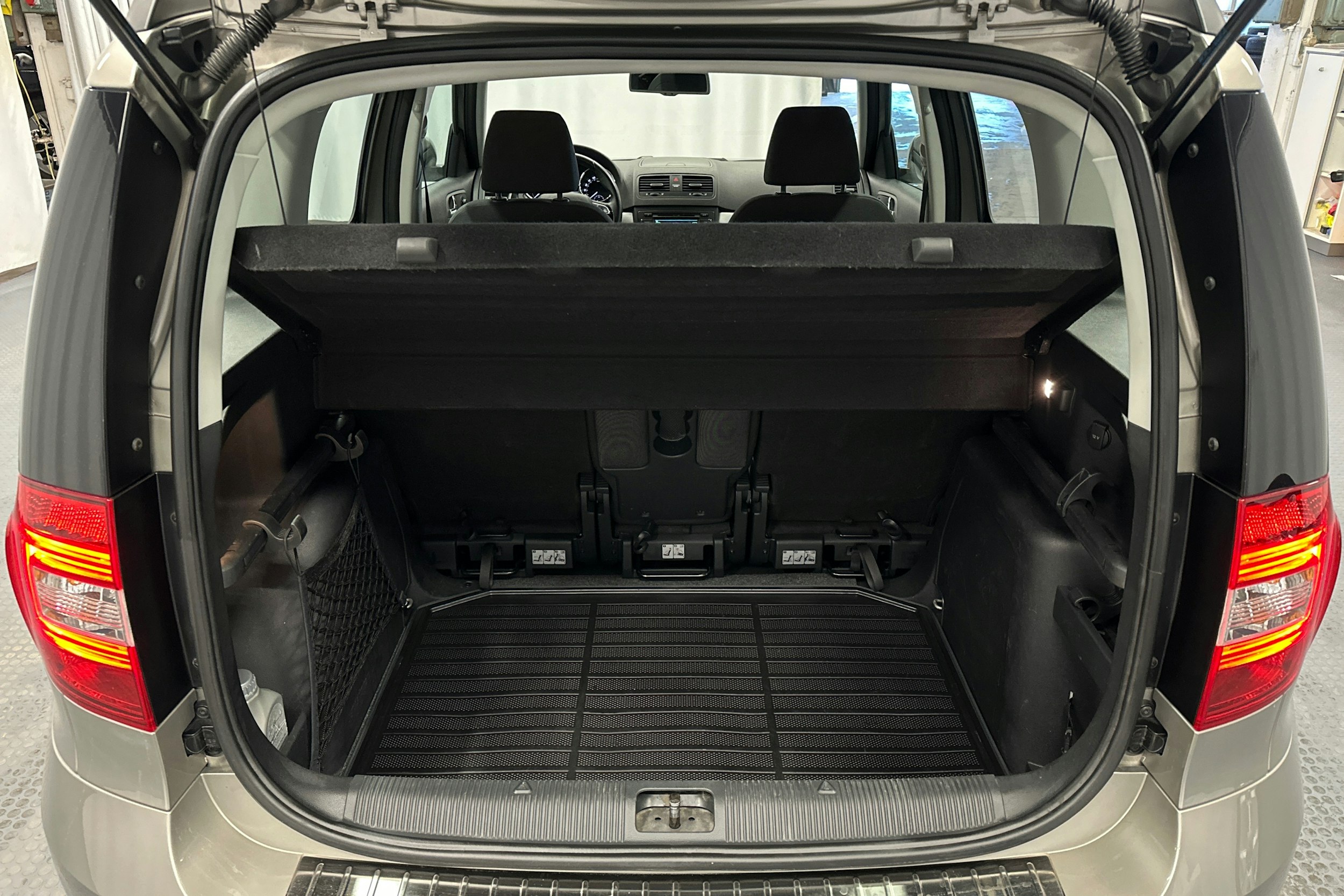 Ruskea (beige) Skoda Yeti 2014 kuva 14.
