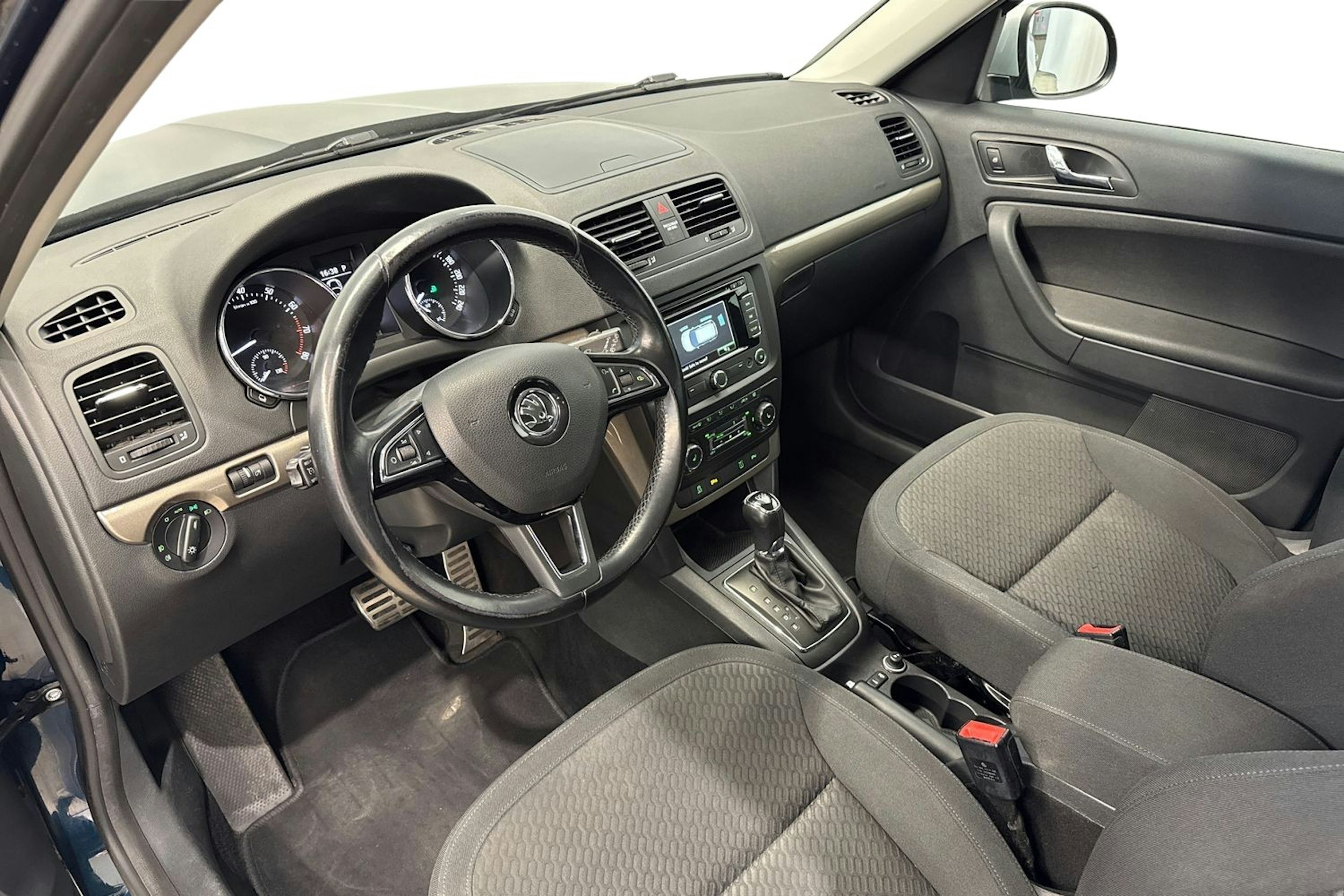 sininen Skoda Yeti 2015 kuva 7.