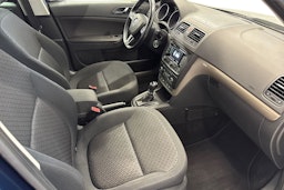 sininen Skoda Yeti 2015 kuva 9.