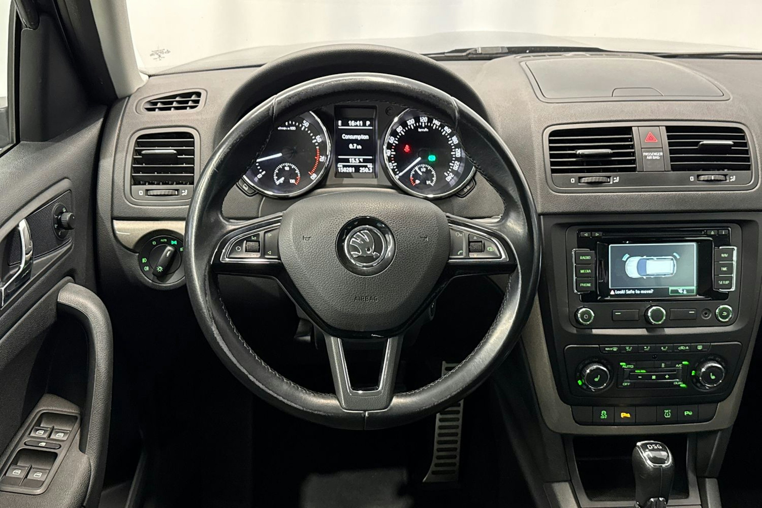 sininen Skoda Yeti 2015 kuva 16.