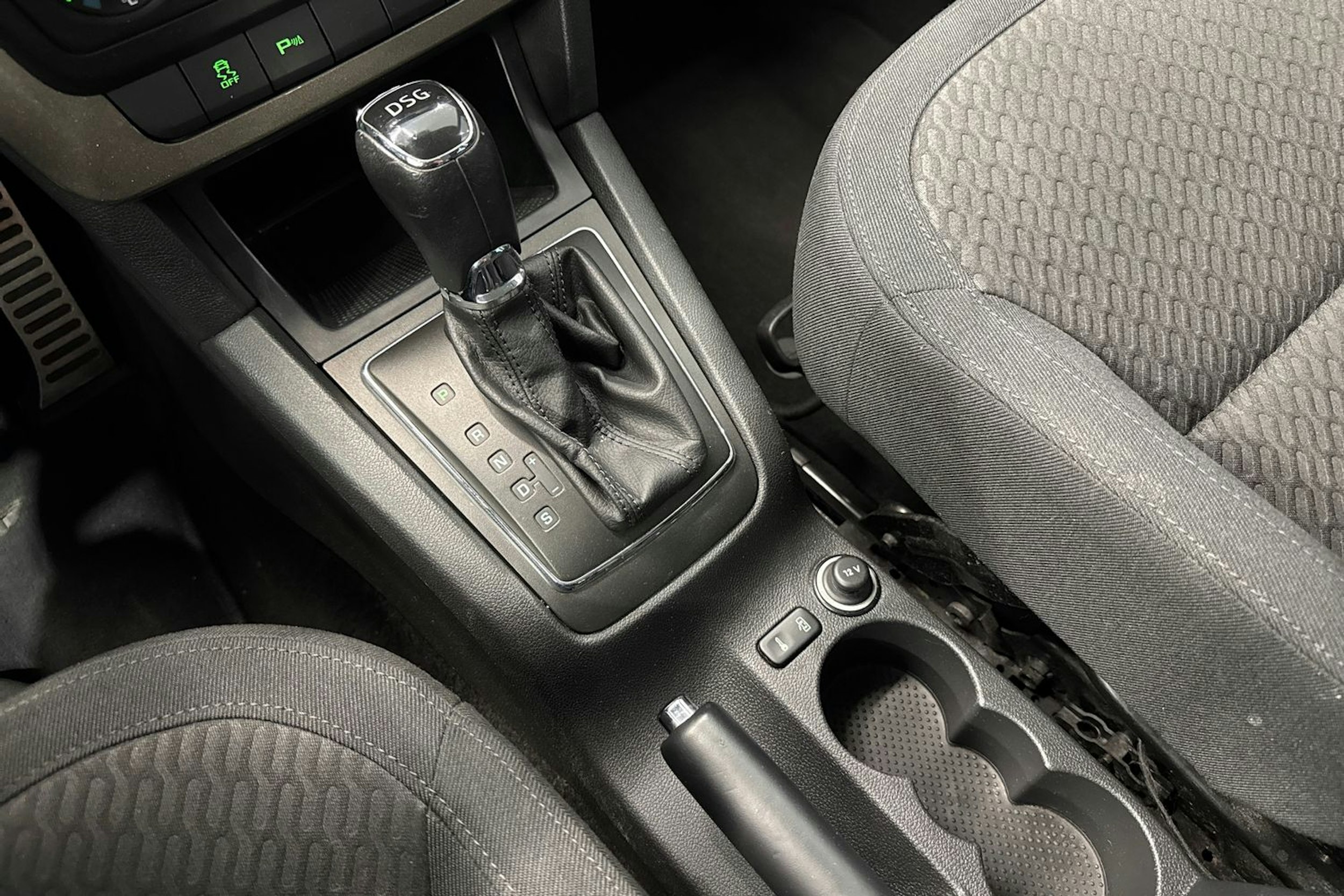 sininen Skoda Yeti 2015 kuva 18.