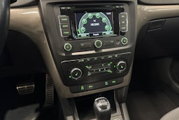 sininen Skoda Yeti 2015 kuva 19.