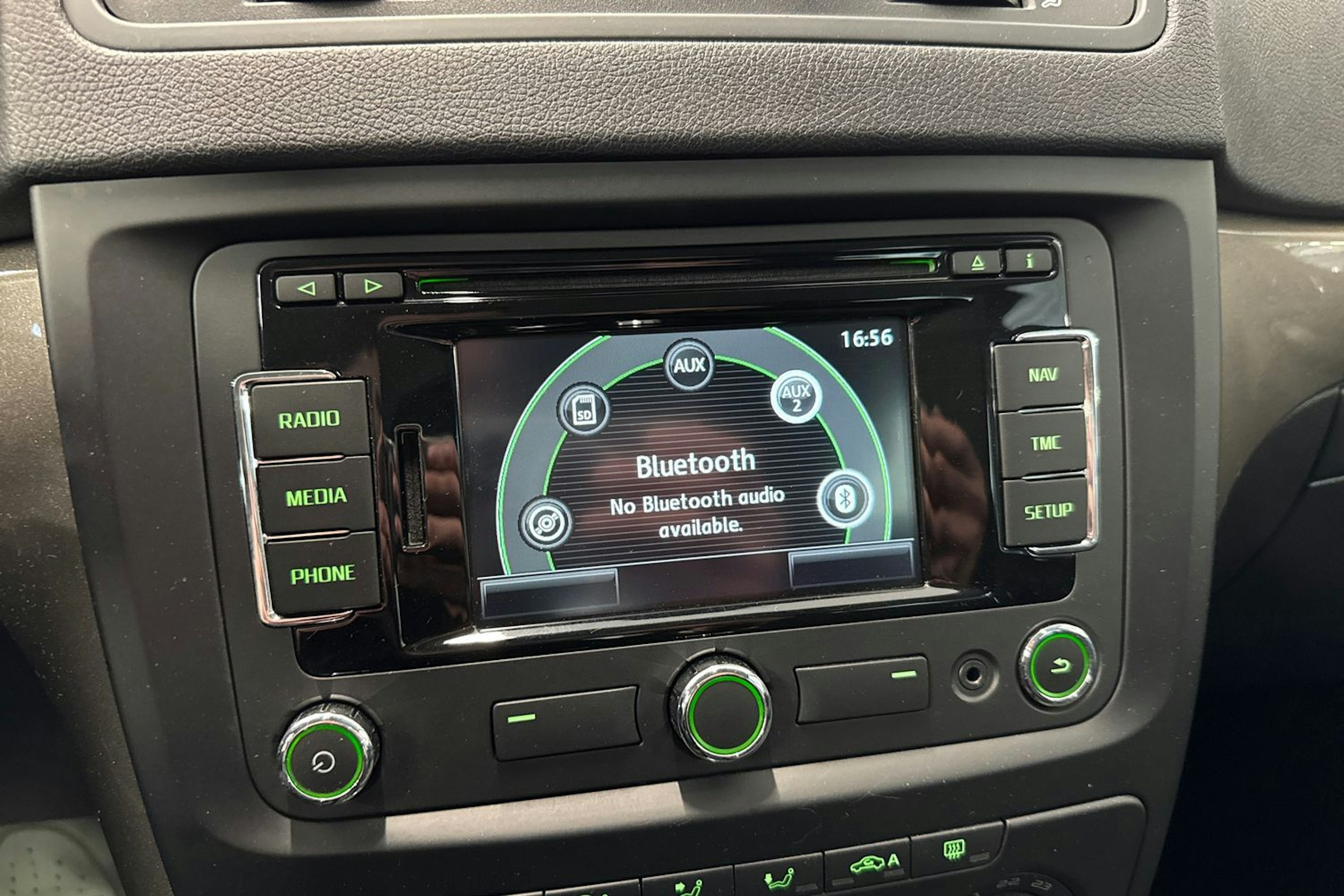 sininen Skoda Yeti 2015 kuva 22.