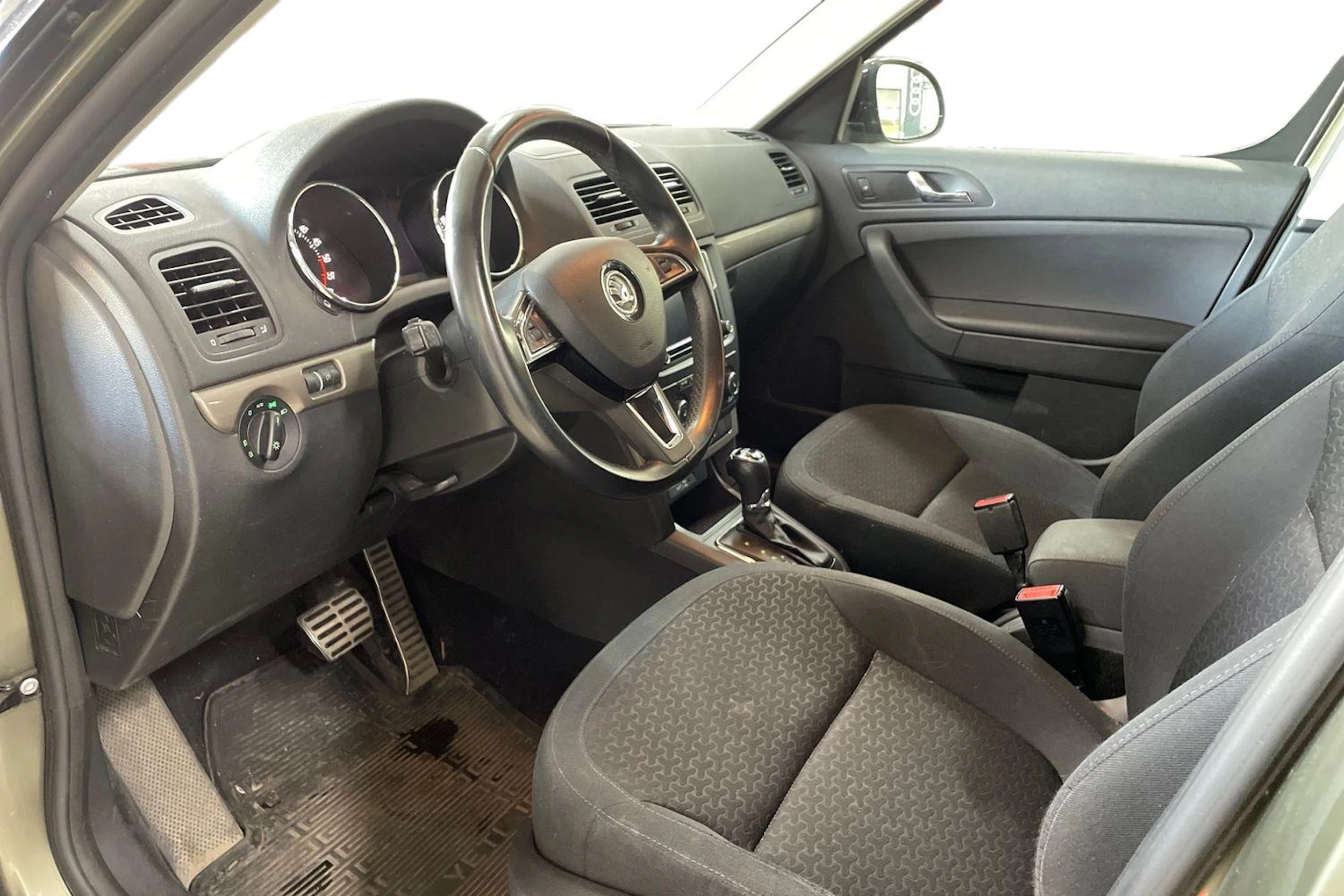 Vihreä Skoda Yeti 2015 kuva 3.
