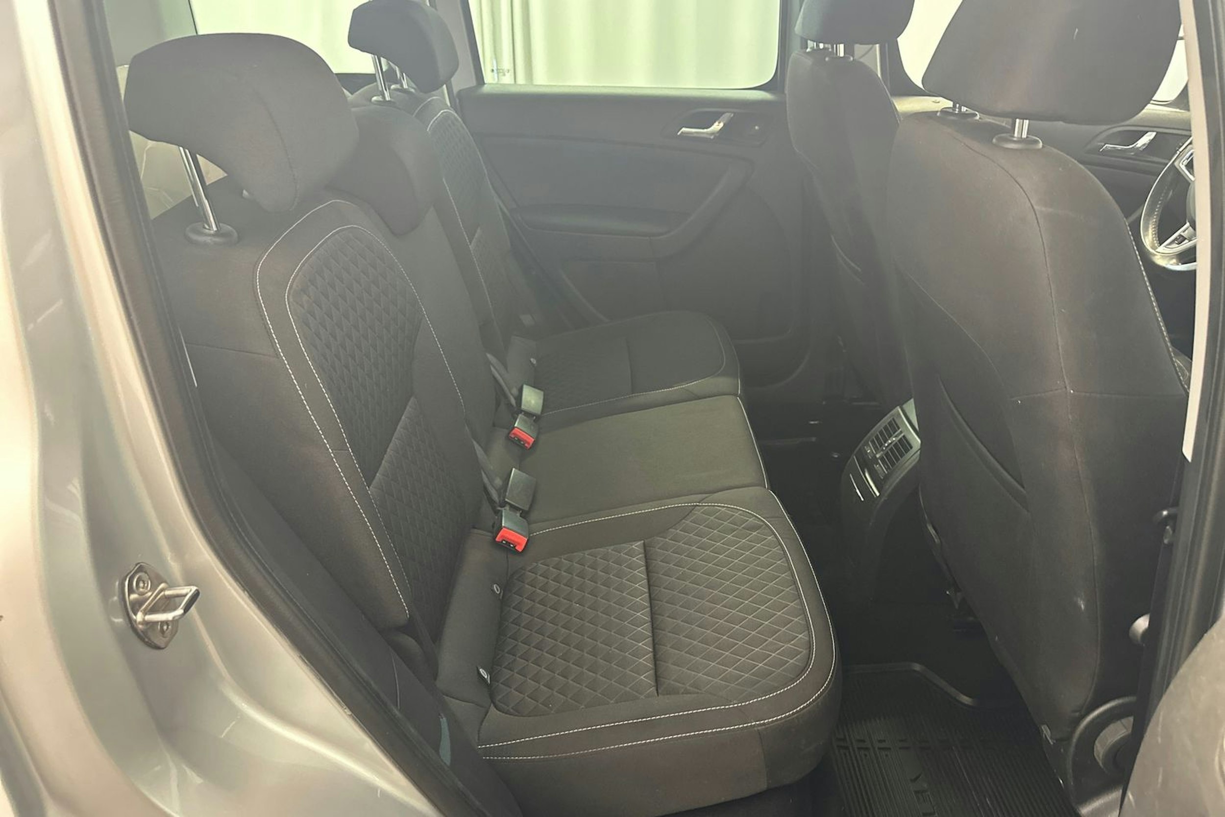 harmaa Skoda Yeti 2016 kuva 14.