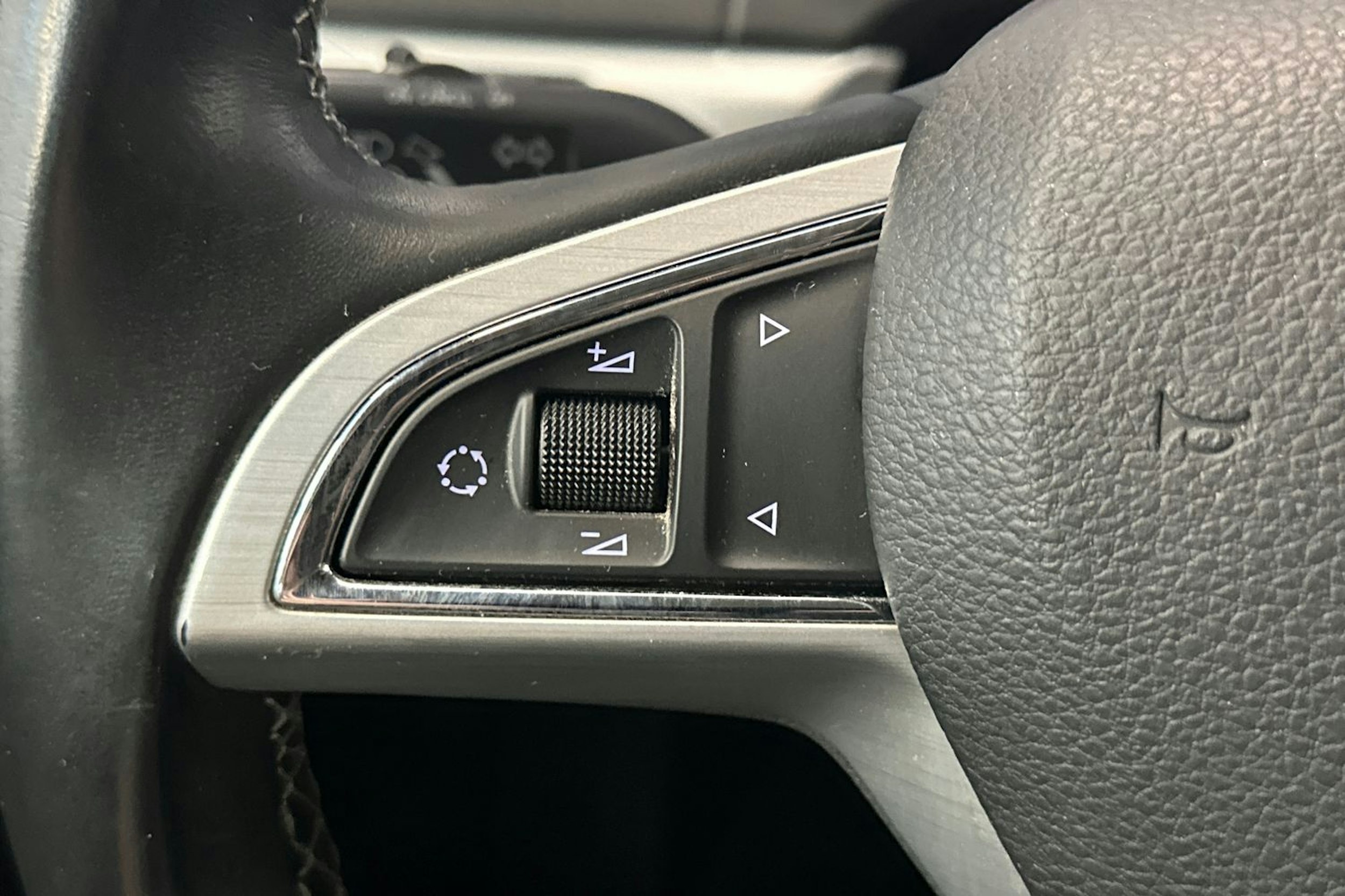 harmaa Skoda Yeti 2016 kuva 20.